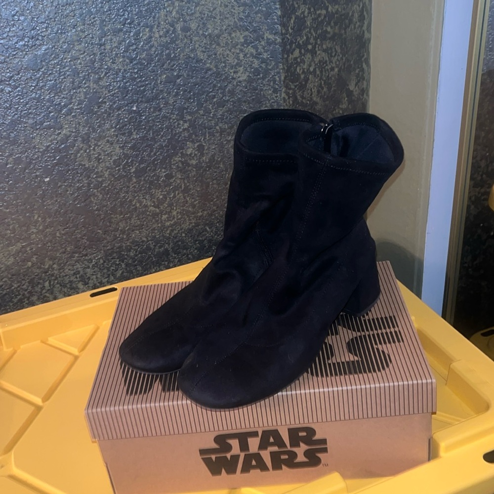 Round Toe Boots